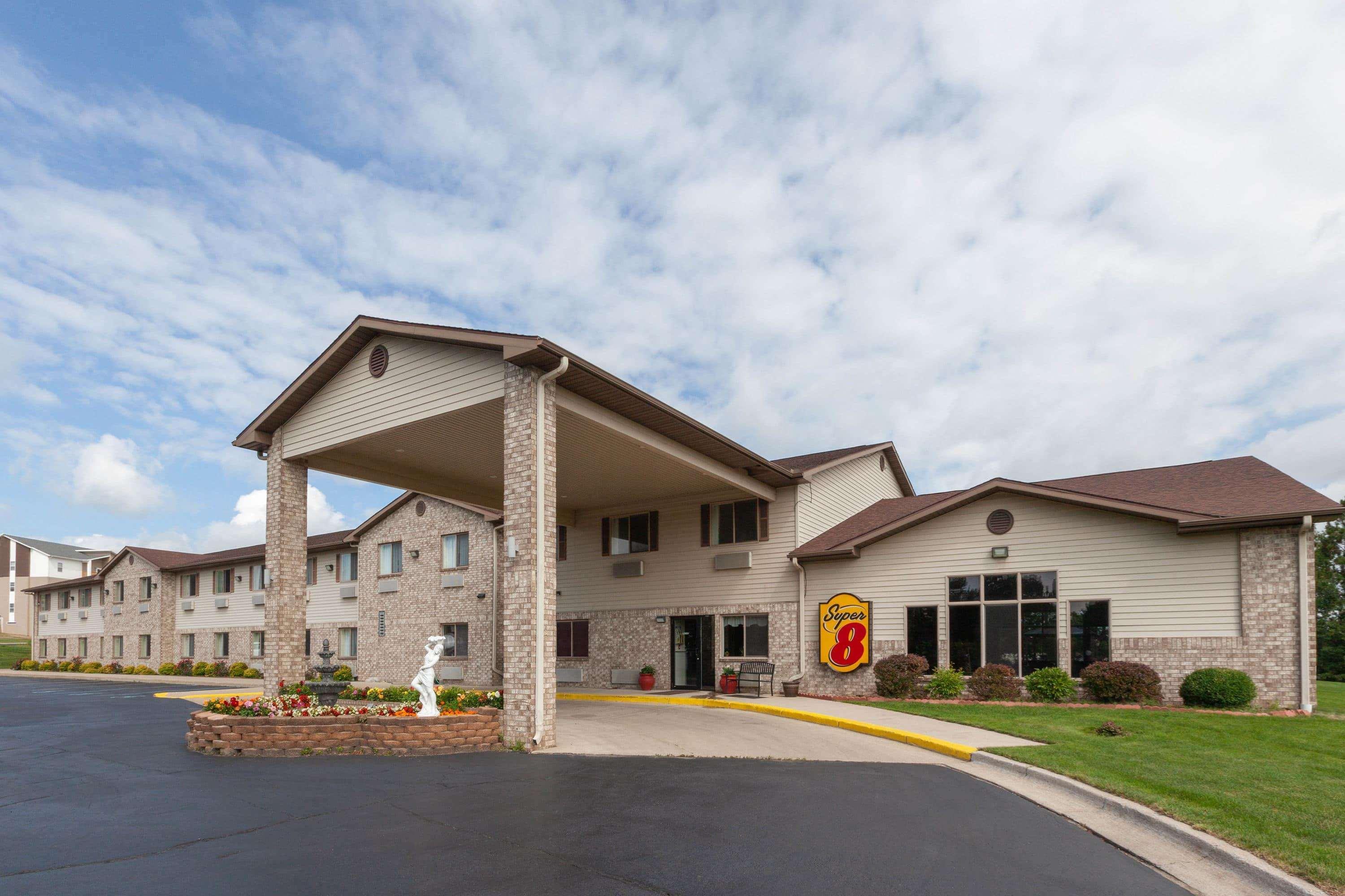 Motel Super 8 By Wyndham Big Rapids Extérieur photo