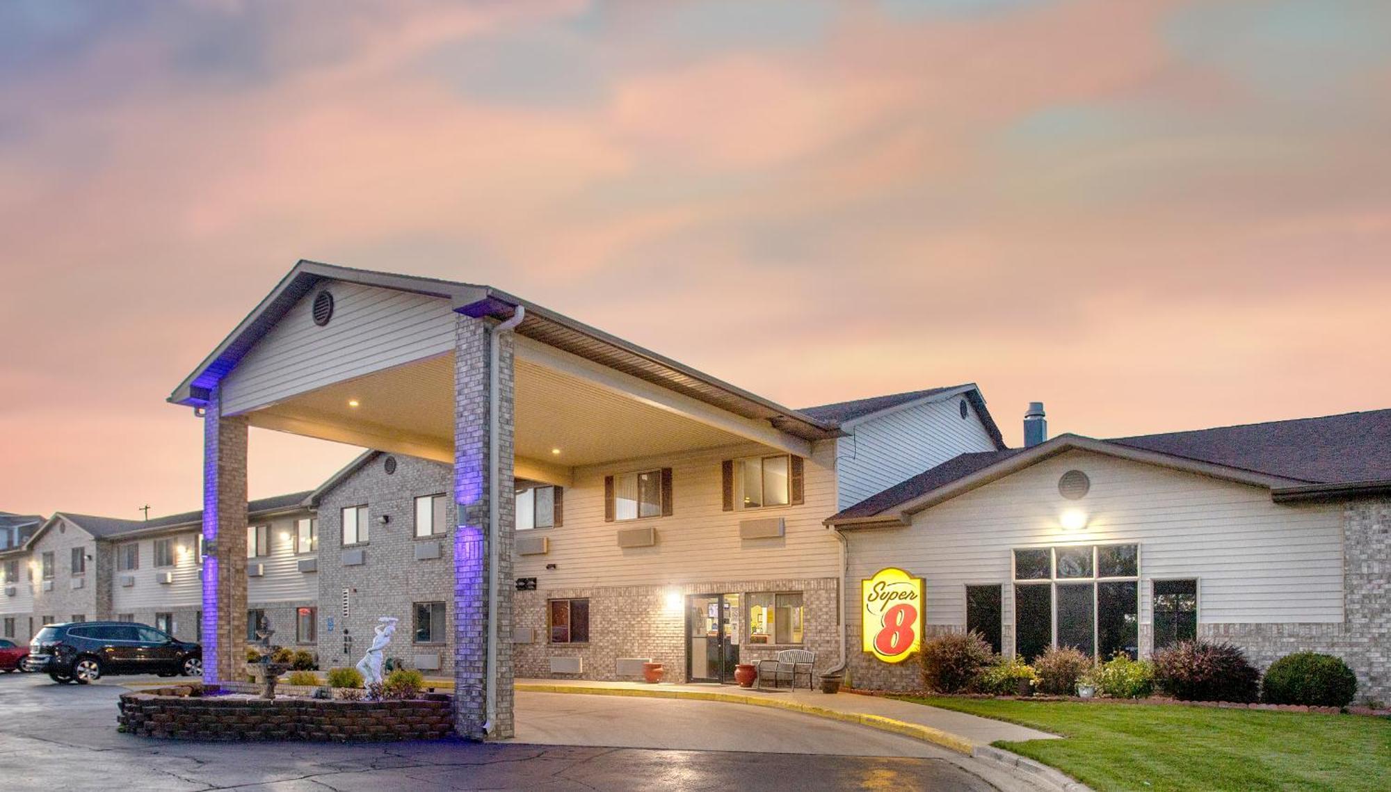 Motel Super 8 By Wyndham Big Rapids Extérieur photo