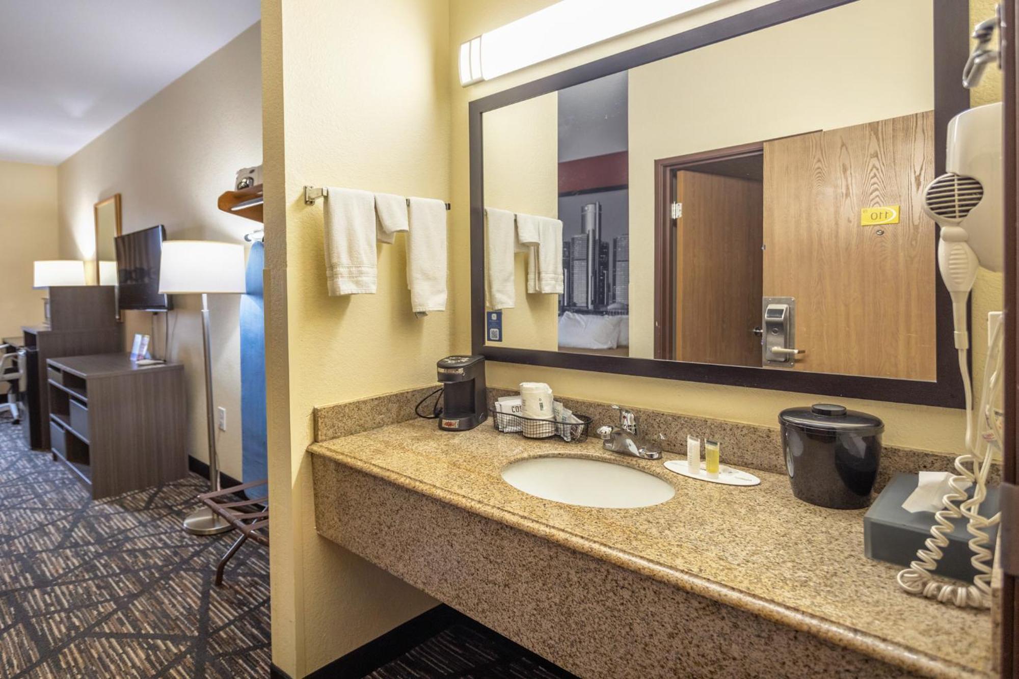 Motel Super 8 By Wyndham Big Rapids Extérieur photo