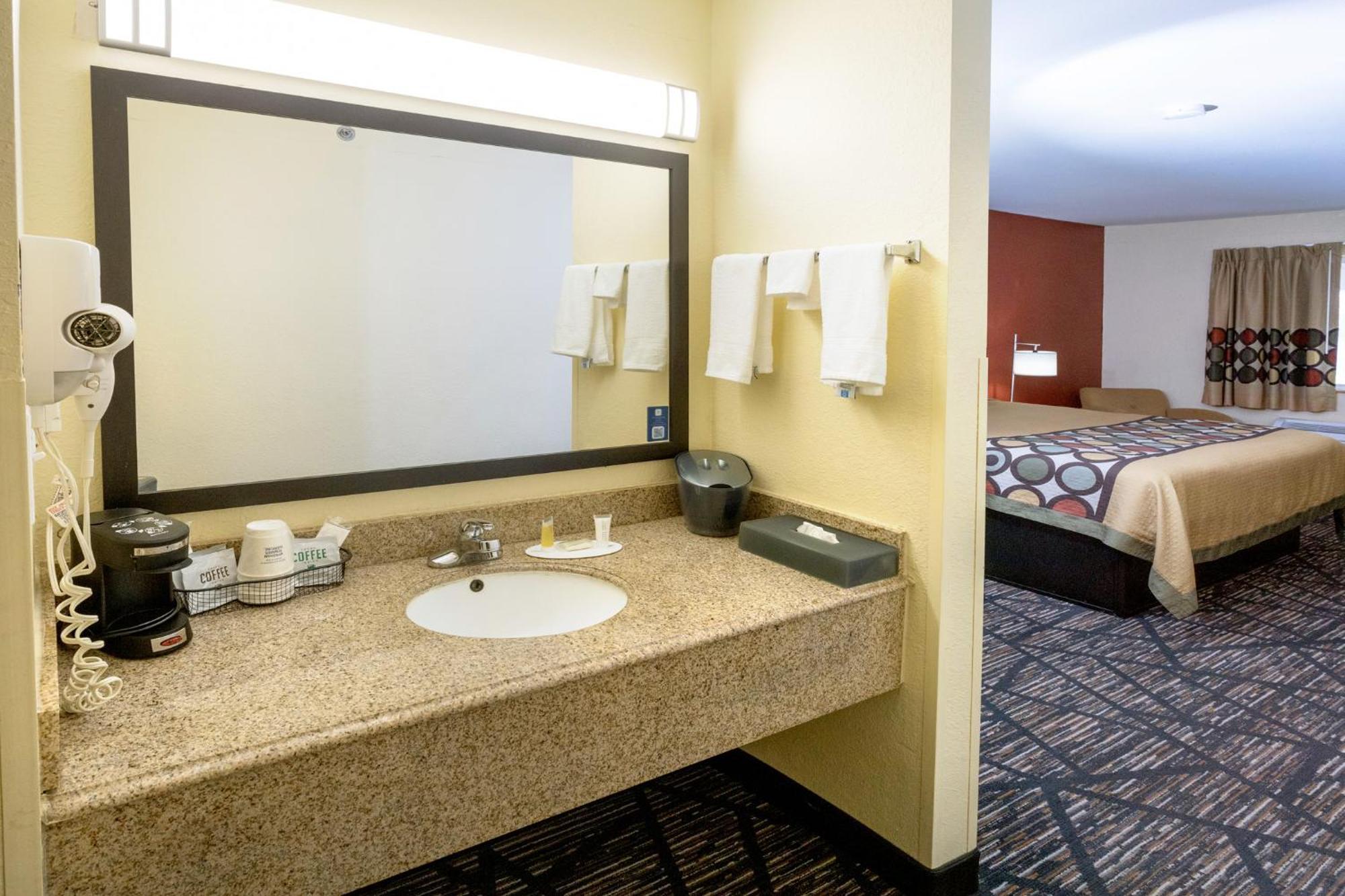 Motel Super 8 By Wyndham Big Rapids Extérieur photo